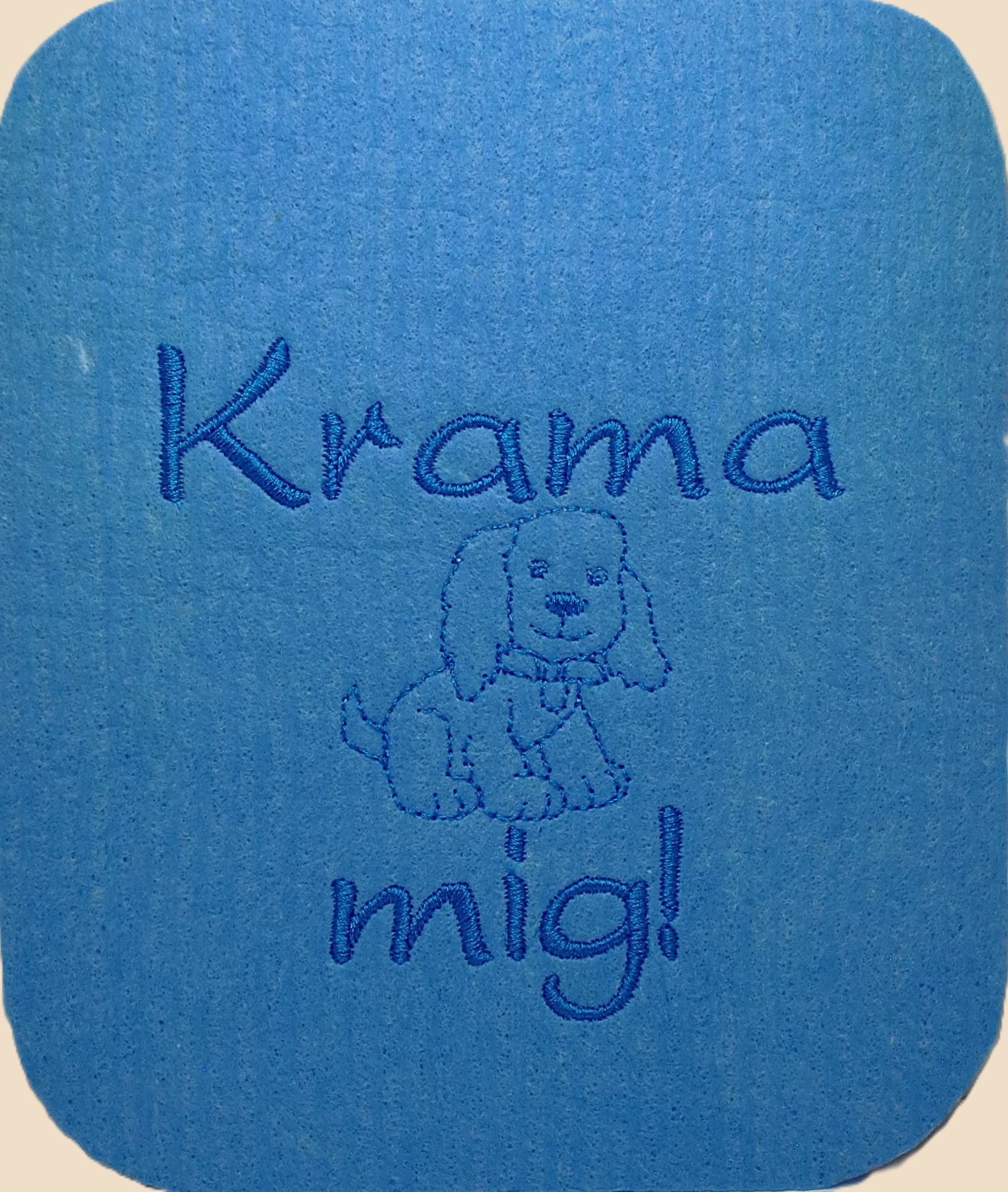 Disktrasa med maskinbroderad text